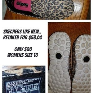 Skechers Memory Form Fit Sneakers